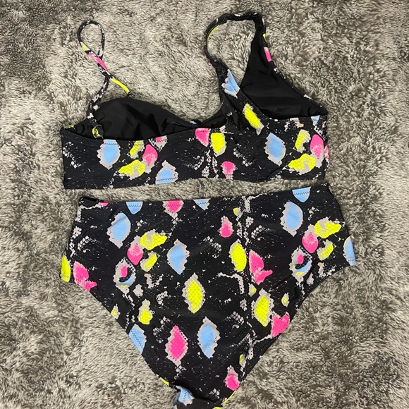 2 Piece Bikini - Large - Picture 4 of 4